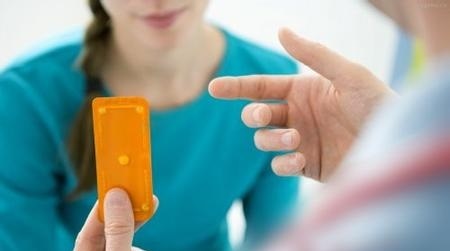 夫妻吃避孕药要注意什么 服用避孕药有哪些副作用