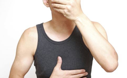 男性乳房发育是怎么回事 胸比女人的还大咋整