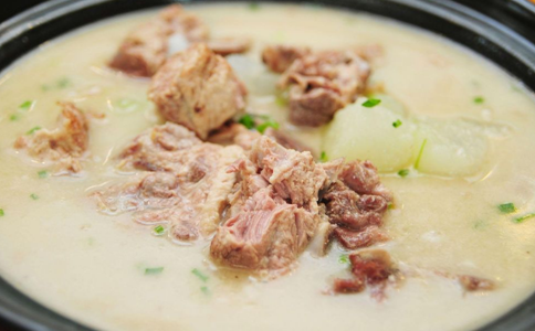 哪些药膳或食物能够帮助女人们补足肾气呢？
