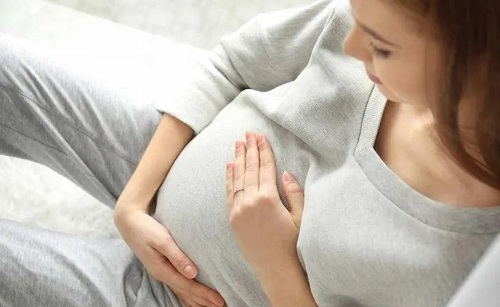 孕妇睡觉的正确姿态是什么 孕妇睡姿的注意事项有哪些