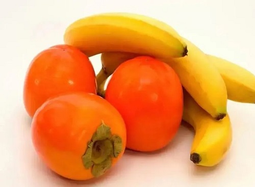 柿子和香蕉能一起吃吗 吃柿子和香蕉需要间隔多久