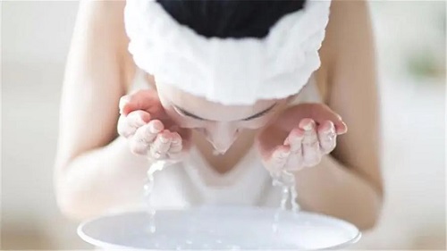白醋洗脸的副作用是什么 白醋洗脸的好处有哪些