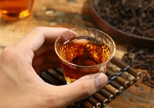 熟普洱和生普洱哪个好 普洱茶的功效和作用是什么